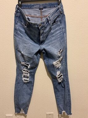 American Eagle Outfitters Light Blue Distressed Boyfriend Jeans
